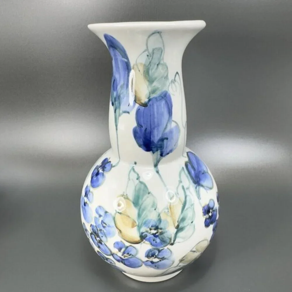 Vintage‎ Hand Made Studio Art Pottery Vase Vessel Bottle Artist Signed EZ Vase